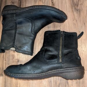 UGG Neevah Black Ankle Boots 7
